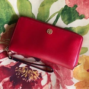• TORY BURCH •